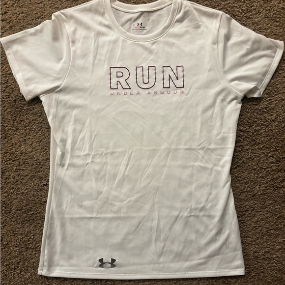 Under Armour Woman Small White Heat Gear T-shirt Graphic design Like new shape - Picture 5 of 9